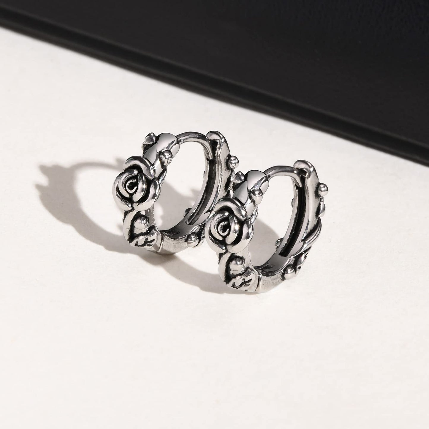 Rockyu メンズ ピアス 薔薇モチーフ フラワーフープ シルバー ステンレス製 金属アレルギー対応