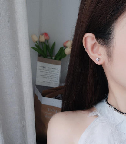 Rockyu レディース ピンク蝶々ピアス 非対称デザイン シルバー925 ジルコニア 小ぶり 透かし彫り