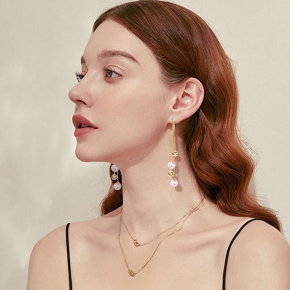 Rockyu レディースロングチェーンピアス 三連ボール 揺れるデザイン レッド＆パール ゴールド仕上げ