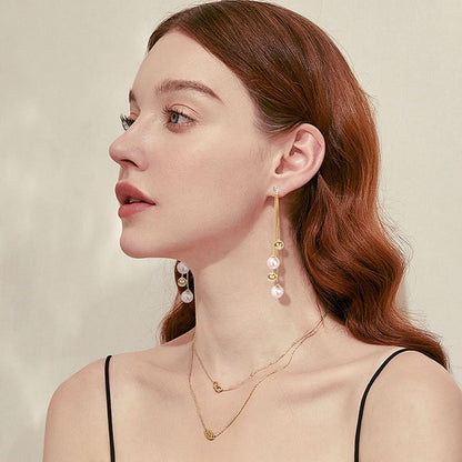 Rockyu レディースロングチェーンピアス 三連ボール 揺れるデザイン レッド＆パール ゴールド仕上げ