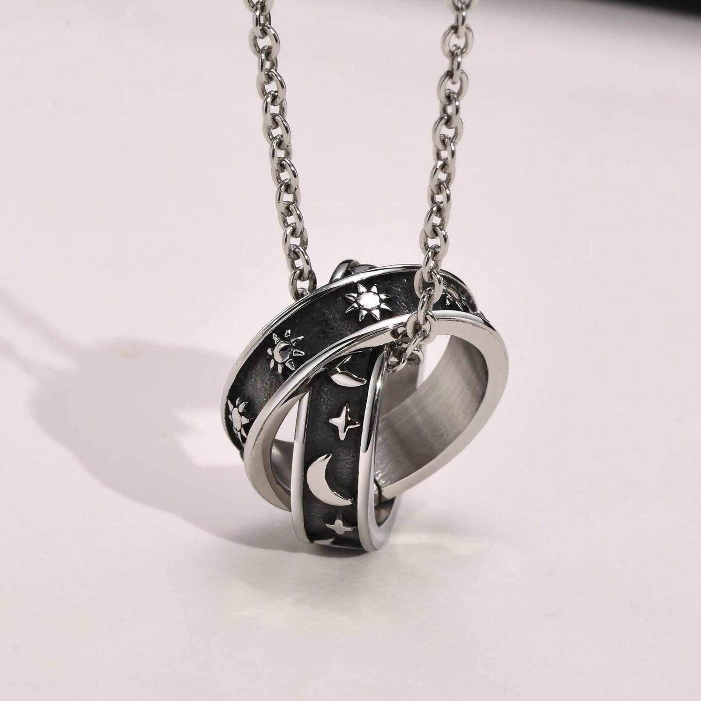 Rockyu ネックレス メンズ 月と太陽 ダブルリング ステンレス製 アレルギー対応 おしゃれペンダント