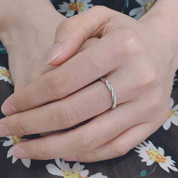 Rockyu レディースツイストジルコニアリング 細身デザイン 金属アレルギー対応