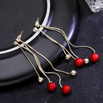 Rockyu レディースロングチェーンピアス 三連ボール 揺れるデザイン レッド＆パール ゴールド仕上げ