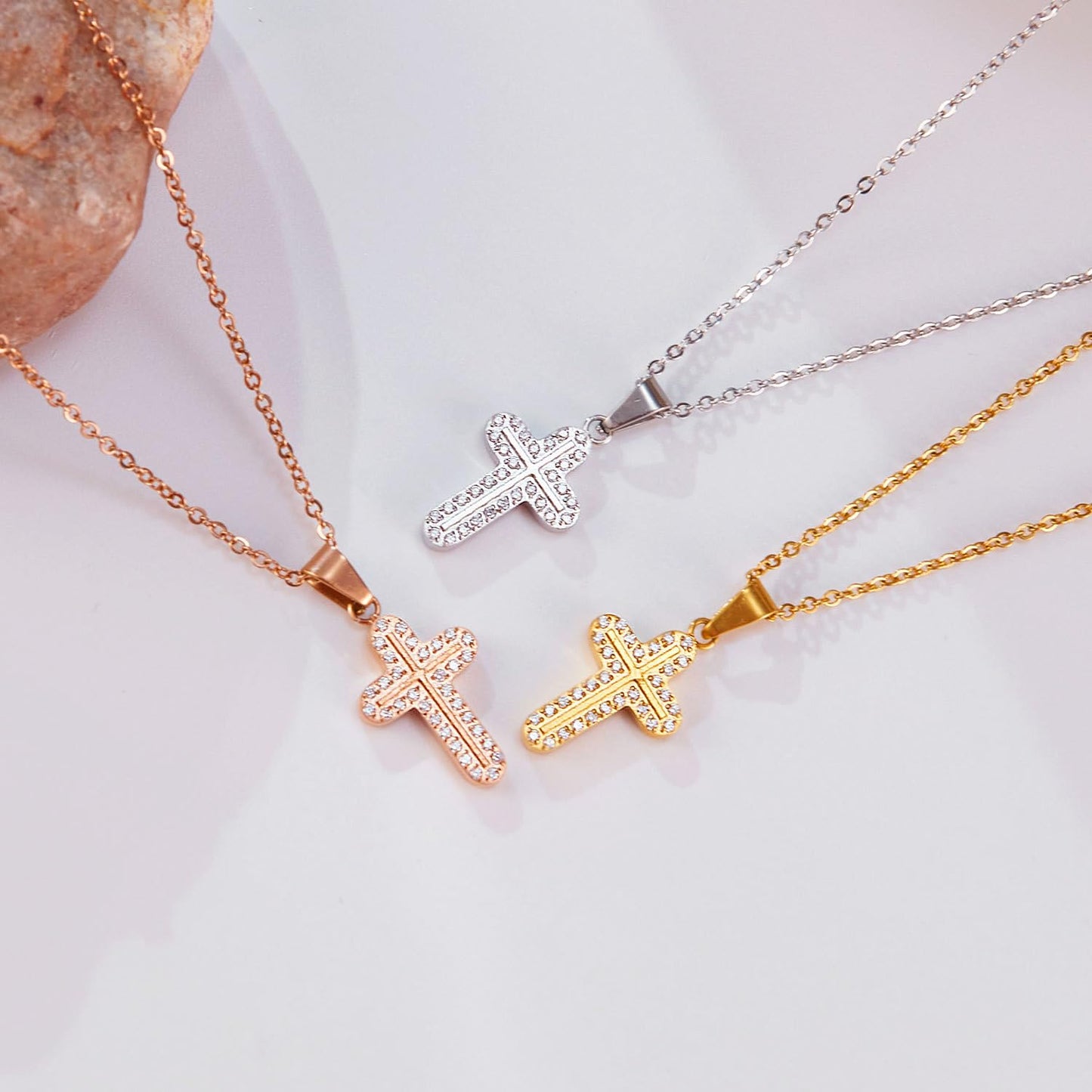 Rockyu クロスネックレス レディース｜ジルコニア輝く十字架ペンダント 金属アレルギー対応