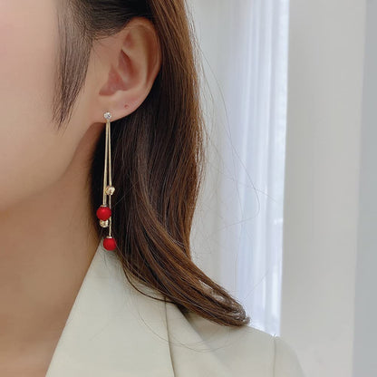 Rockyu レディースロングチェーンピアス 三連ボール 揺れるデザイン レッド＆パール ゴールド仕上げ