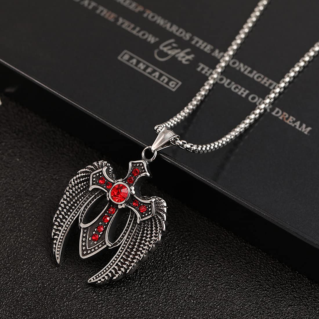 Rockyu クロスウィングネックレス メンズ ステンレス製 赤ジルコニア 十字架ペンダント