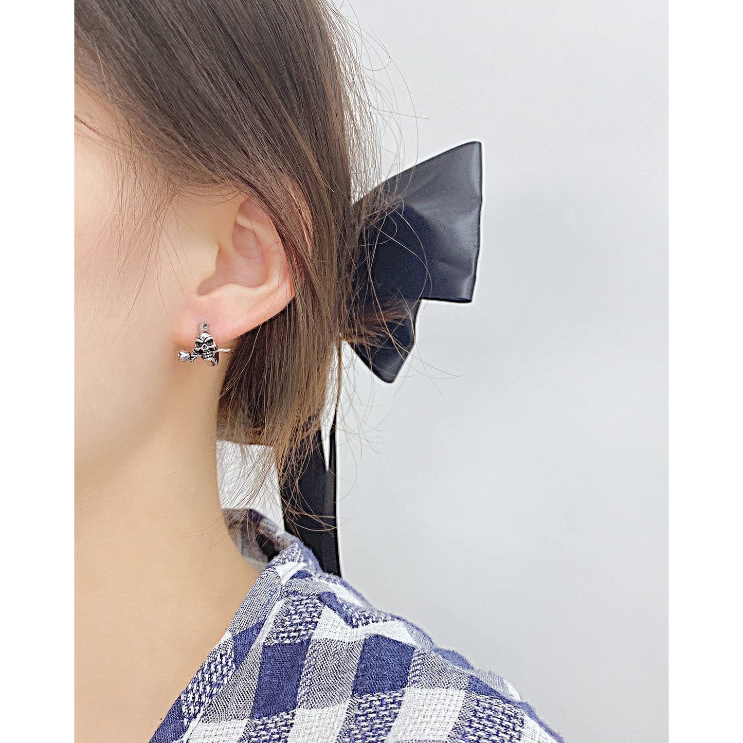 Rockyu 髑髏フープピアス｜ローズをくわえたスカルデザイン ステンレス製 メンズ・レディース