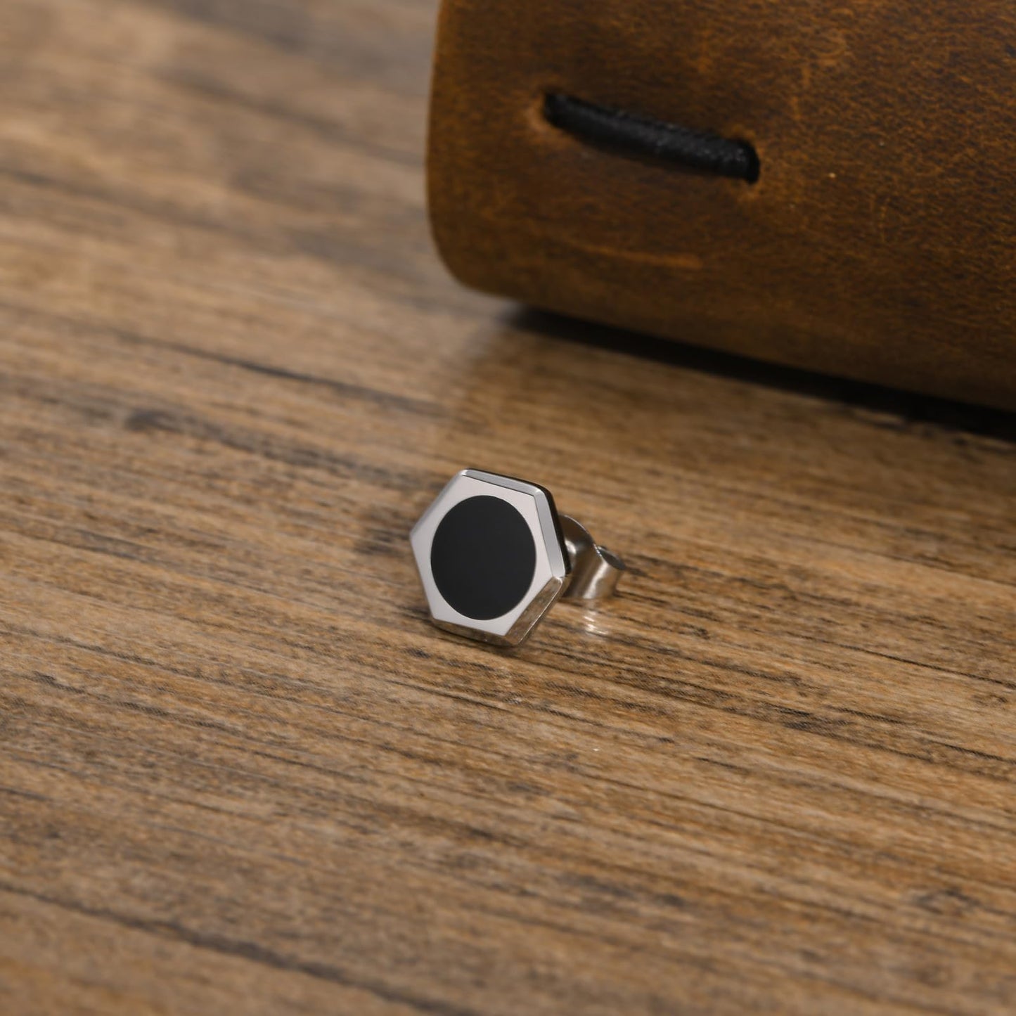 メンズ ピアス 六角形 ブラックポイント スタッドピアス ステンレス製 金属アレルギー対応 シルバー