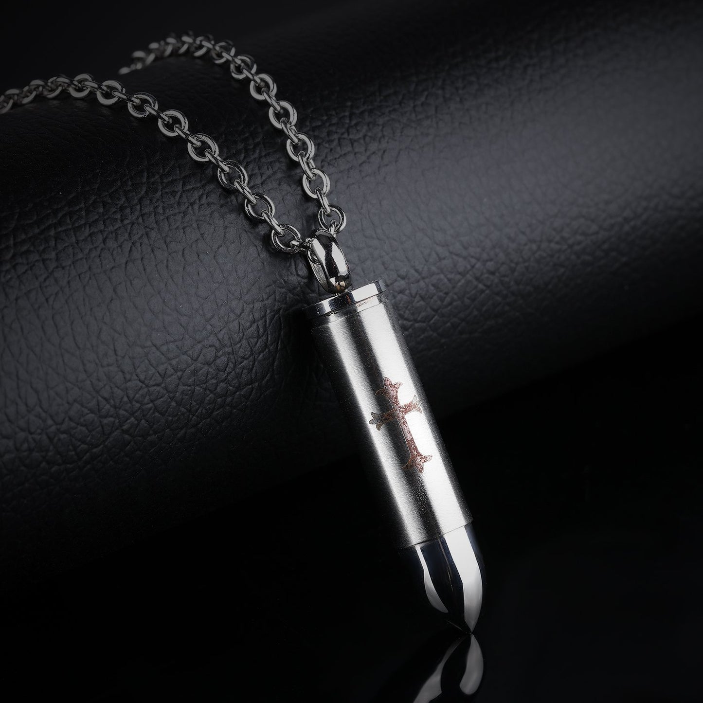 Rockyu 薬ケースネックレス メンズ ステンレス製 弾丸モチーフ 十字架刻印付き