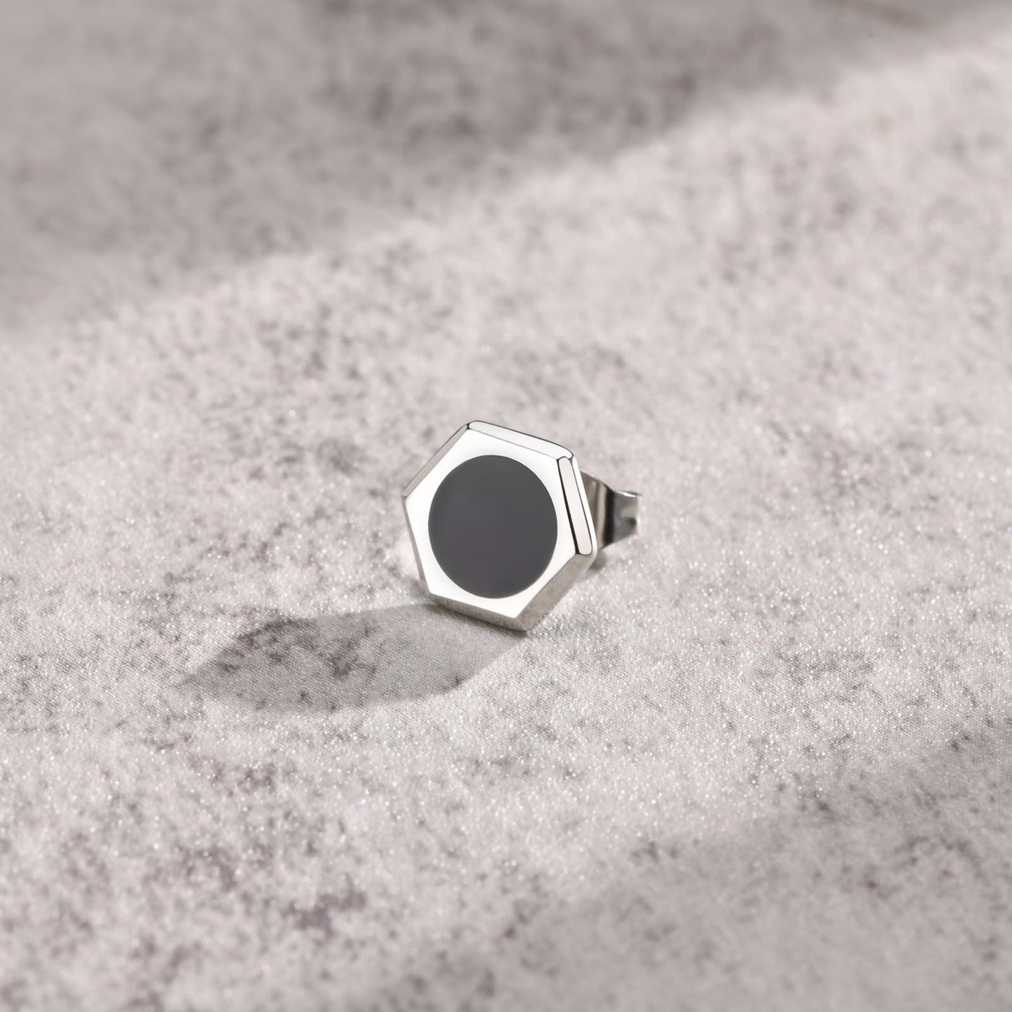 メンズ ピアス 六角形 ブラックポイント スタッドピアス ステンレス製 金属アレルギー対応 シルバー