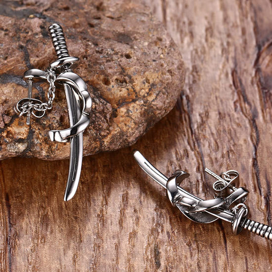 Rockyu メンズピアス シルバー 刀モチーフ チェーン付き チタン製 個性派スタッド