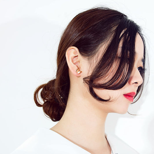 Rockyu レディースピアス ピンクゴールド 蝶モチーフ 艶消し ダブルデザイン スタッド 軽量 アレルギー対応