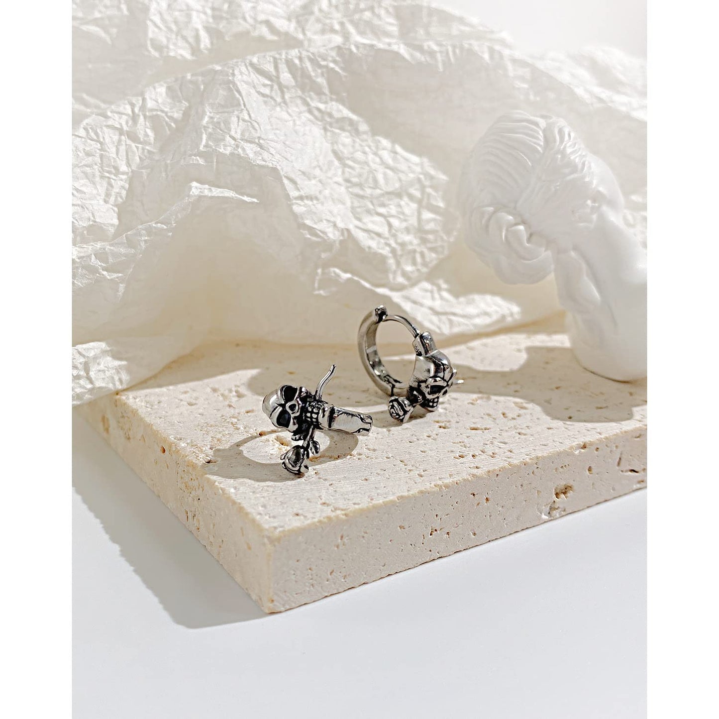 Rockyu 髑髏フープピアス｜ローズをくわえたスカルデザイン ステンレス製 メンズ・レディース