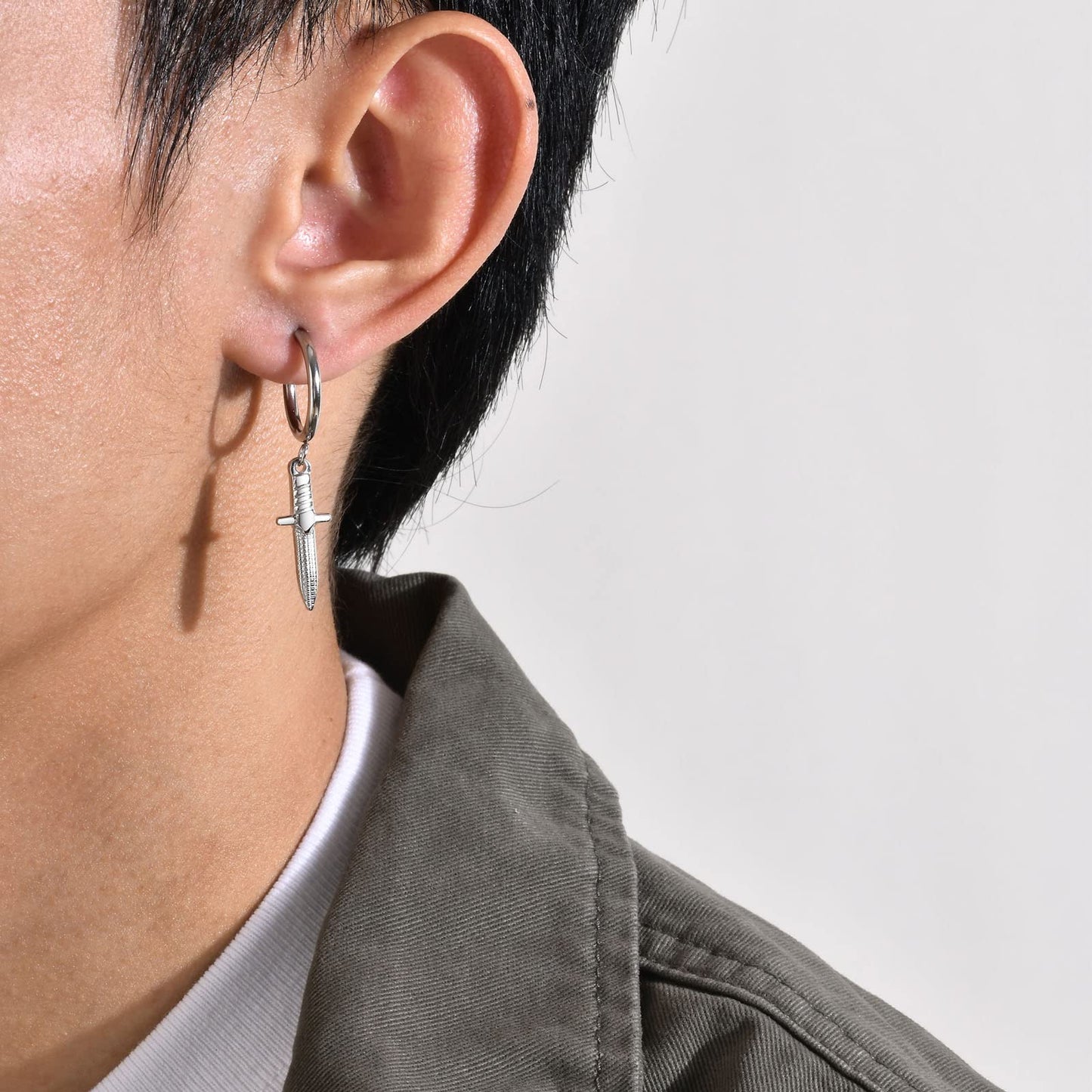 Rockyu ピアス メンズ シルバー ナイフモチーフ ステンレス 揺れる フープピアス 金属アレルギー対応