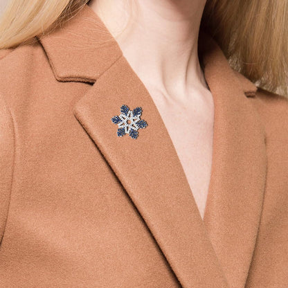 Rockyu ブローチ 男女兼用 雪の結晶 シルバー ブルー＆クリア ジルコニア ピンバッジ