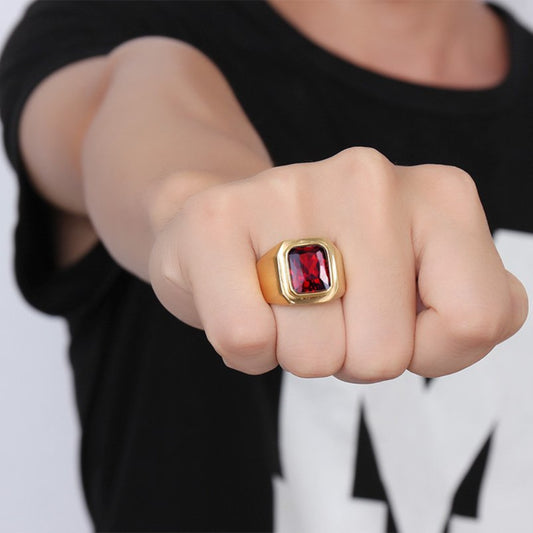 ルビーインパクト メンズ印台リング｜ステンレス×ゴールド・ブラック仕上げ 高級感と重厚感が際立つ存在感抜群の指輪