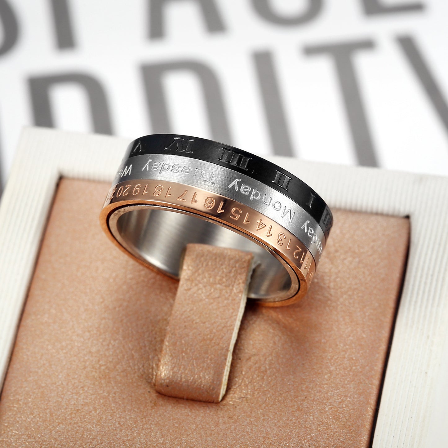 Rockyu 回転リング メンズ ステンレス製 8mm幅 ローマ数字＆曜日刻印 ブラック×ローズゴールド