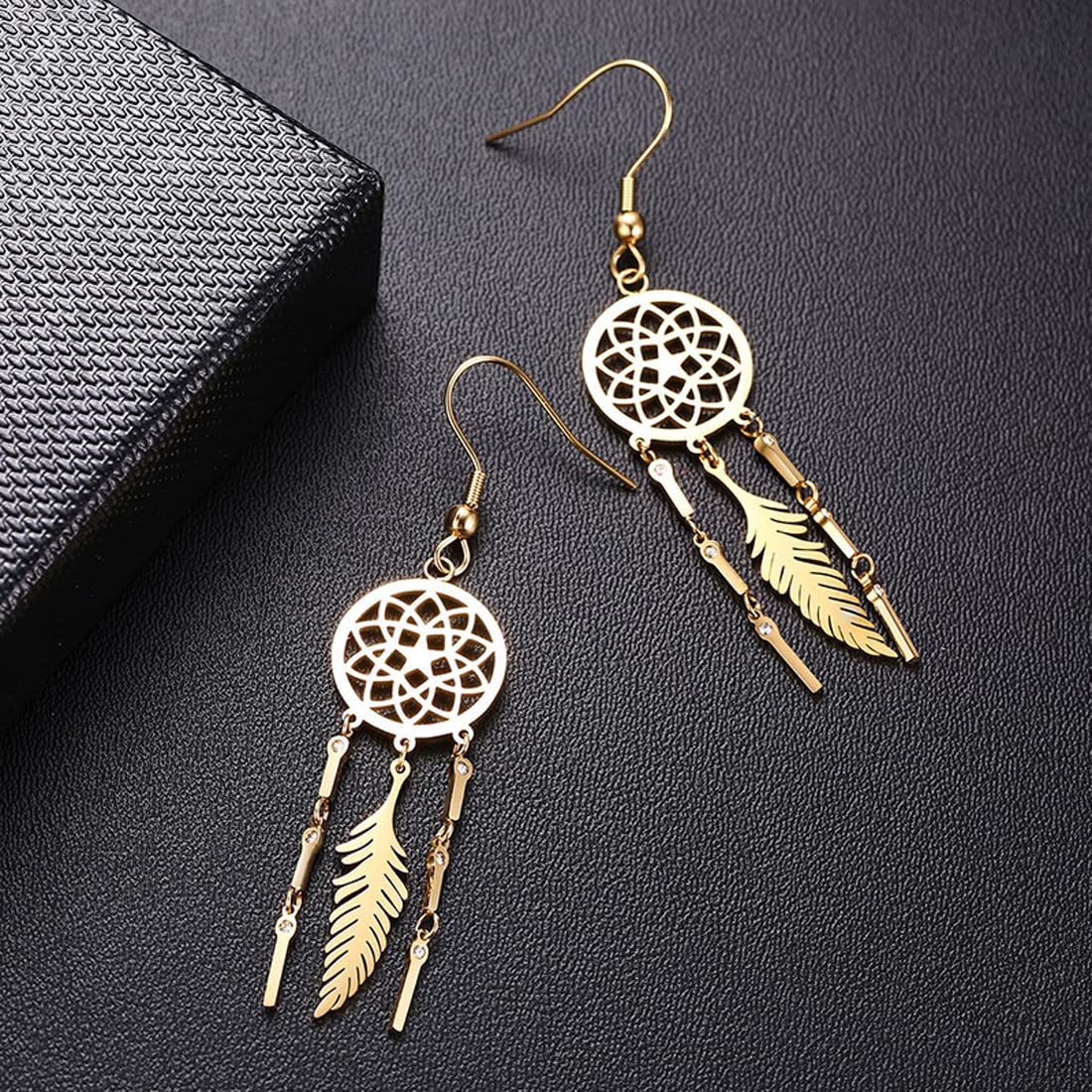 Rockyu ピアス レディース ドリームキャッチャー風 ゴールドフェザー チェーンピアス 金属アレルギー対応