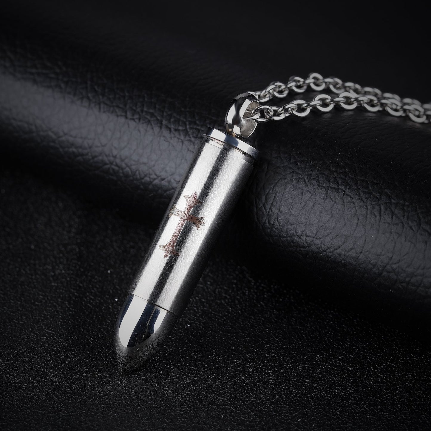 Rockyu 薬ケースネックレス メンズ ステンレス製 弾丸モチーフ 十字架刻印付き