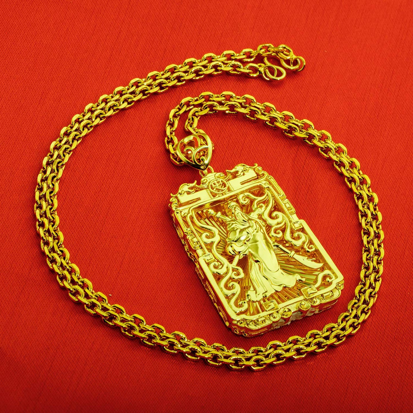 Rockyu メンズネックレス ゴールド 18金メッキ ペンダント 関公モチーフ プレートデザイン お守り風アクセサリー