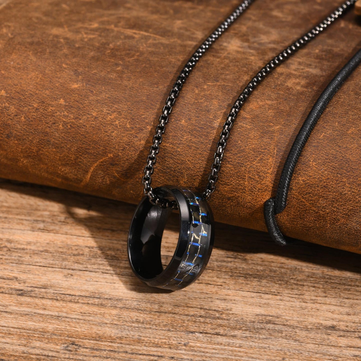 Rockyu ネックレス メンズ リングペンダント 幅広 ステンレス カーボンファイバー ブラック 60cm チェーン