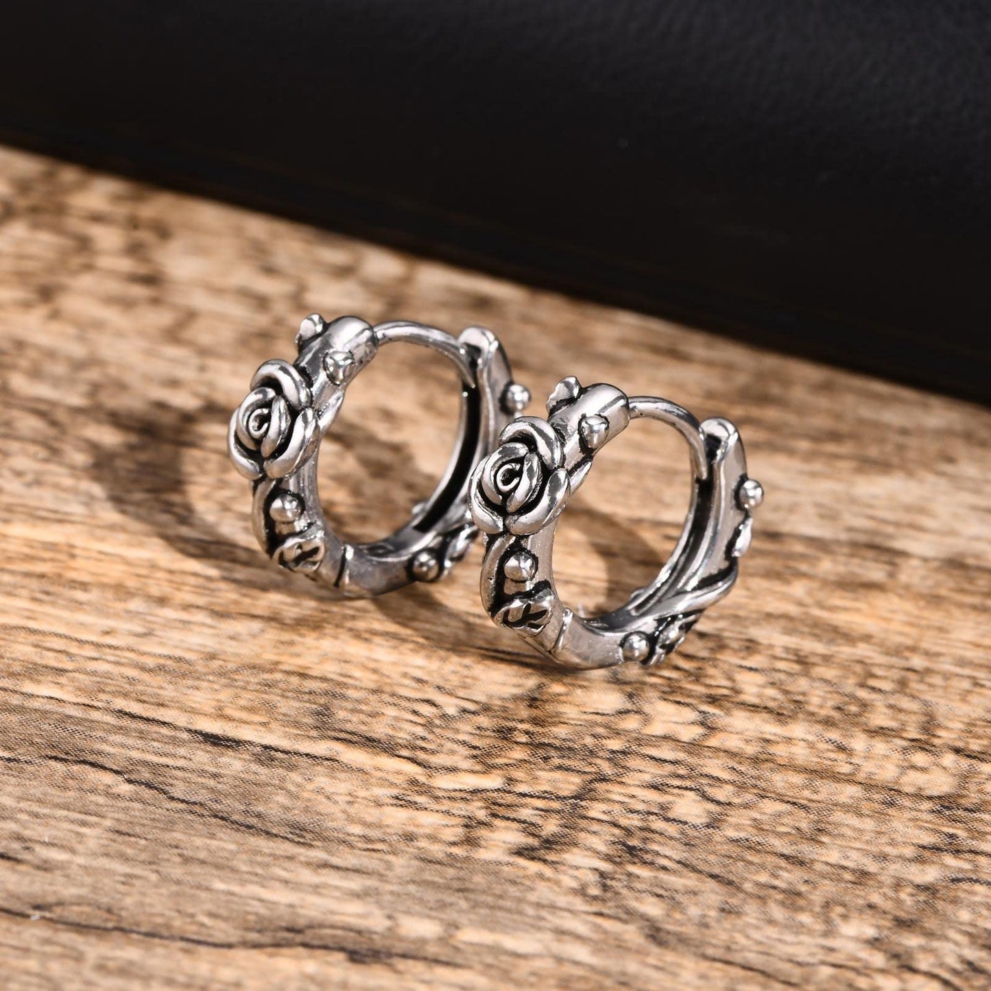 Rockyu メンズ ピアス 薔薇モチーフ フラワーフープ シルバー ステンレス製 金属アレルギー対応