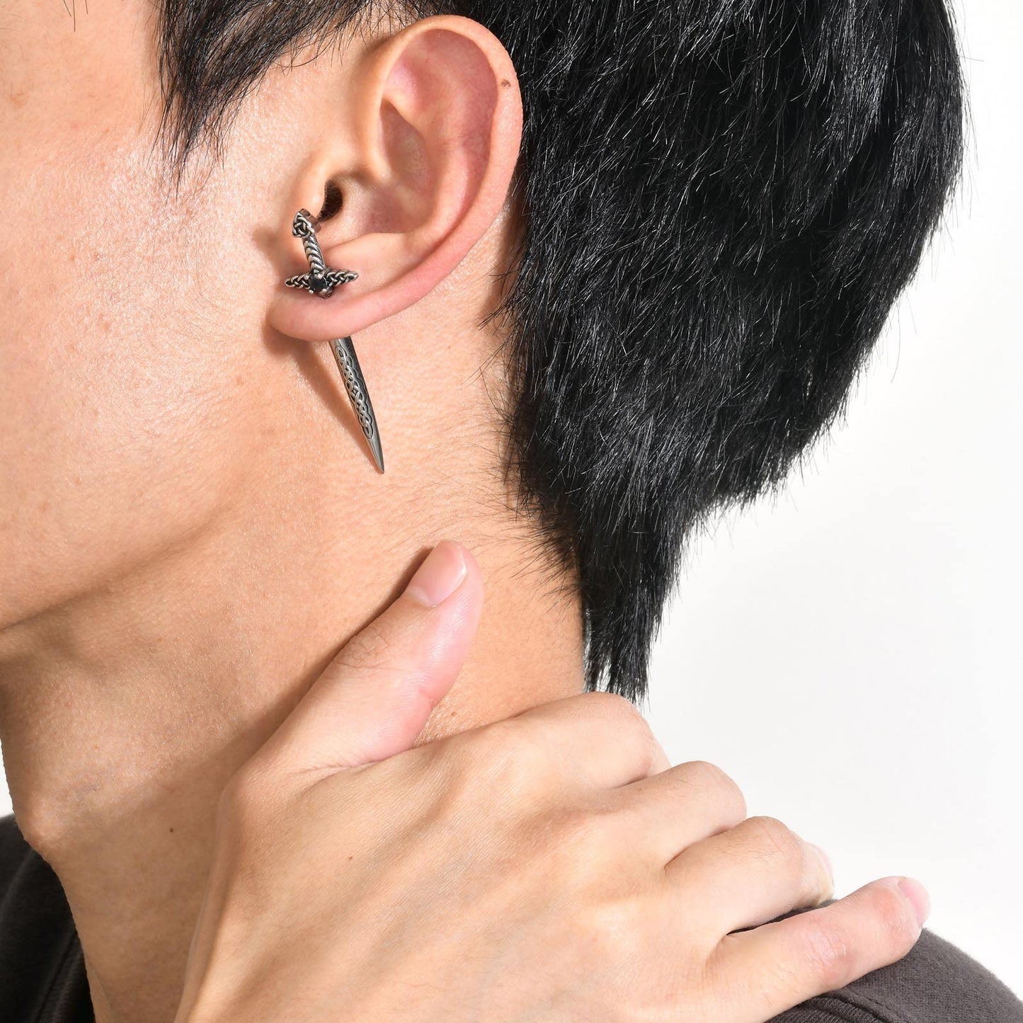 Rockyu ピアス メンズ シルバー 剣モチーフ ソードピアス ステンレス製 金属アレルギー対応 クロスデザイン