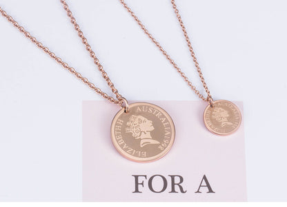 Rockyu ネックレス レディース ゴールド チタン コイン メダルペンダント エリザベス 鎖骨チェーン