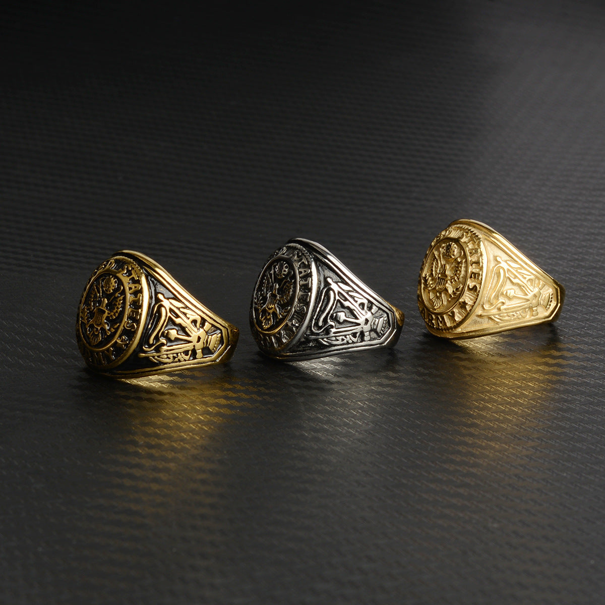 Rockyu メンズ チタン風ステンレスリング イーグル記章デザイン 重厚ゴールドリング