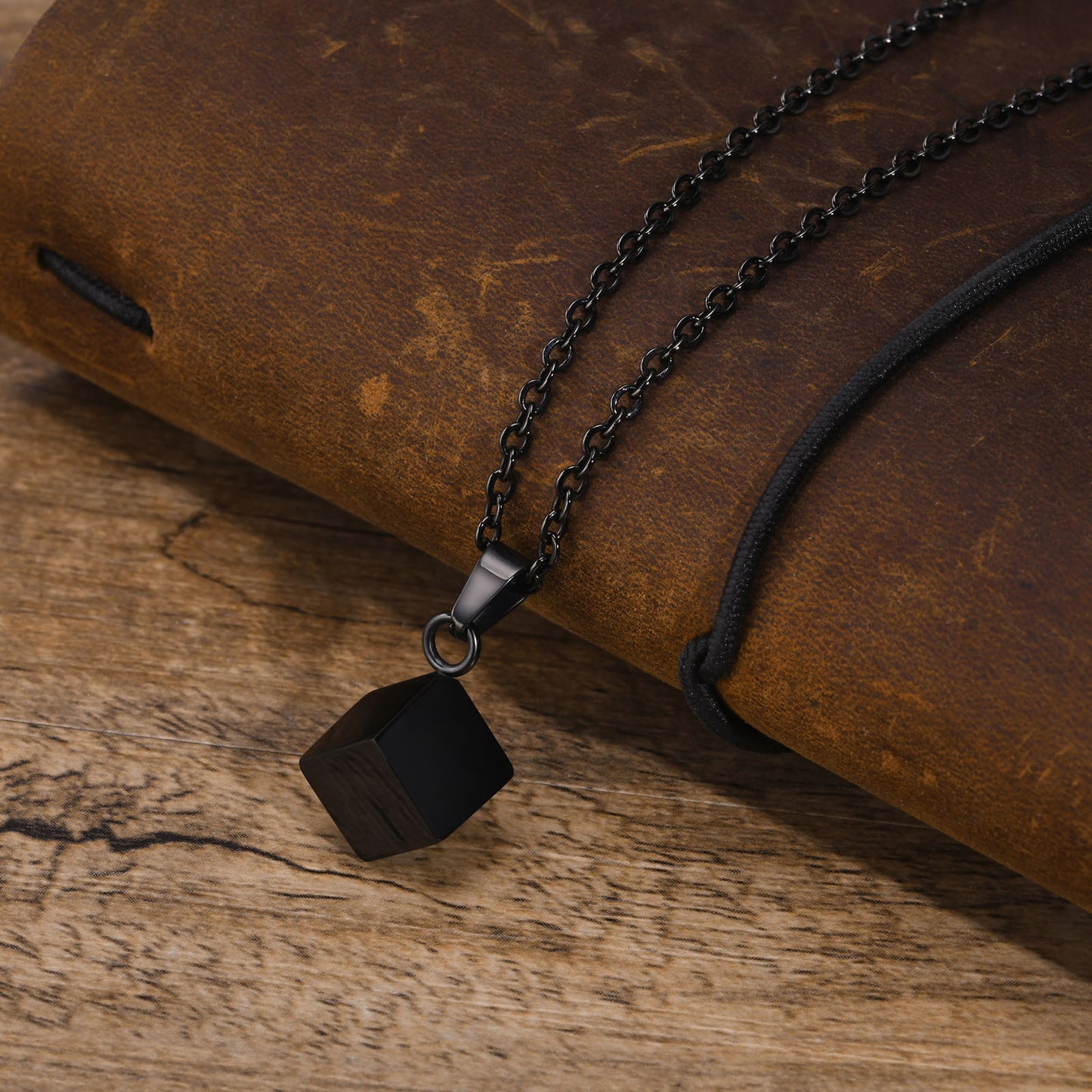 Rockyu メモリアルネックレス ステンレス メンズ レディース ブラック 正方体ペンダント 金属アレルギー対応