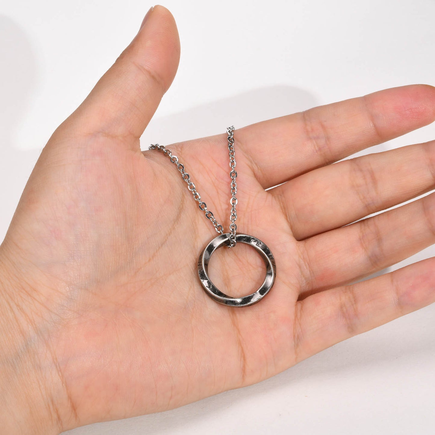 Rockyu メンズ リングネックレス｜ヴァイキング風メビウスデザイン｜ステンレス製 チェーン60cm 金属アレルギー対応 4色展開