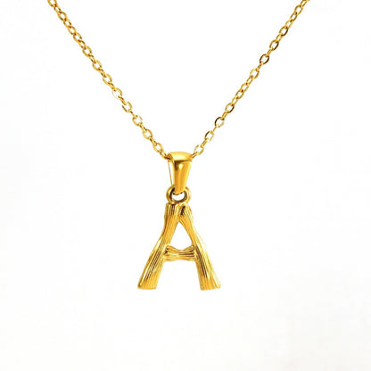 Rockyu ネックレス レディース ゴールド 18金 女性用 アルファベット ペンダント イニシャルネックレス 細い 鎖骨チェーン 恋人 記念 ファッションアクセサリー