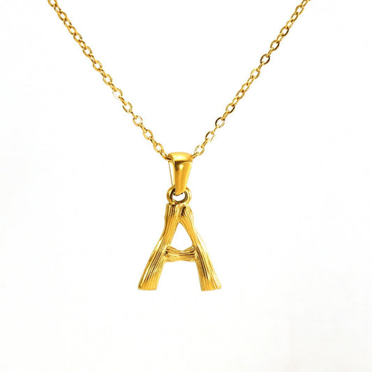 Rockyu ネックレス レディース ゴールド 18金 女性用 アルファベット ペンダント イニシャルネックレス 細い 鎖骨チェーン 恋人 記念 ファッションアクセサリー
