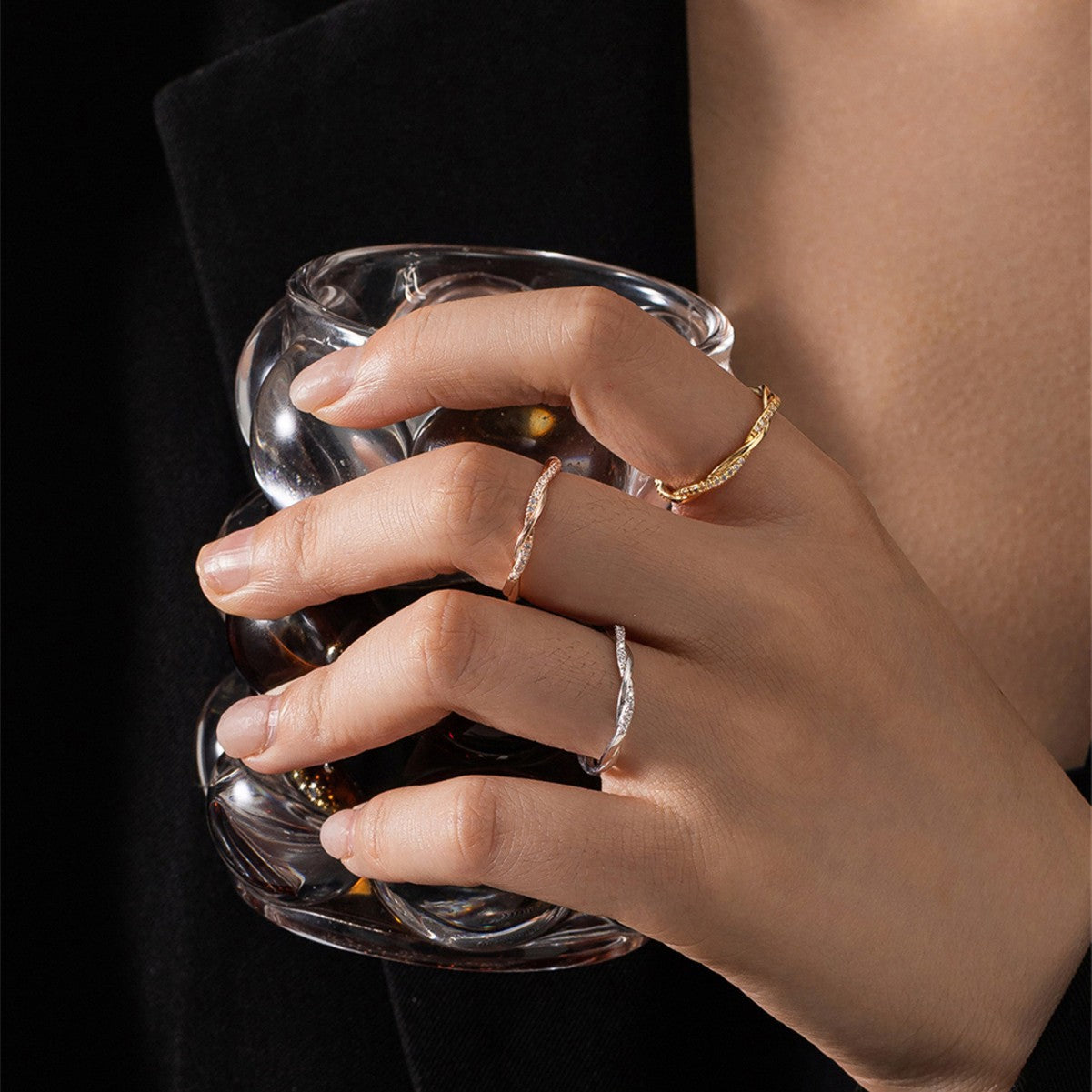 Rockyu レディースツイストジルコニアリング 細身デザイン 金属アレルギー対応