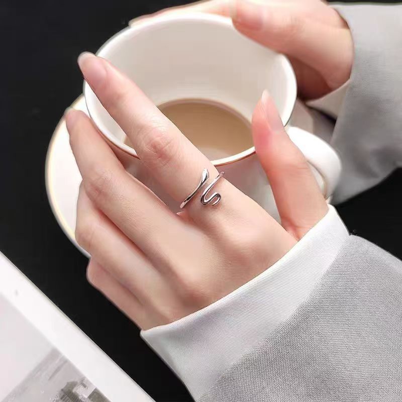 Rockyu スネークリング レディース フリーサイズ 指輪 シンプル蛇モチーフ