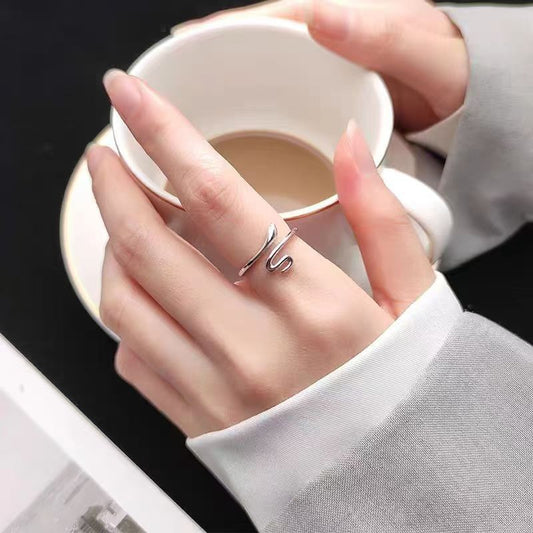 Rockyu スネークリング レディース フリーサイズ 指輪 シンプル蛇モチーフ