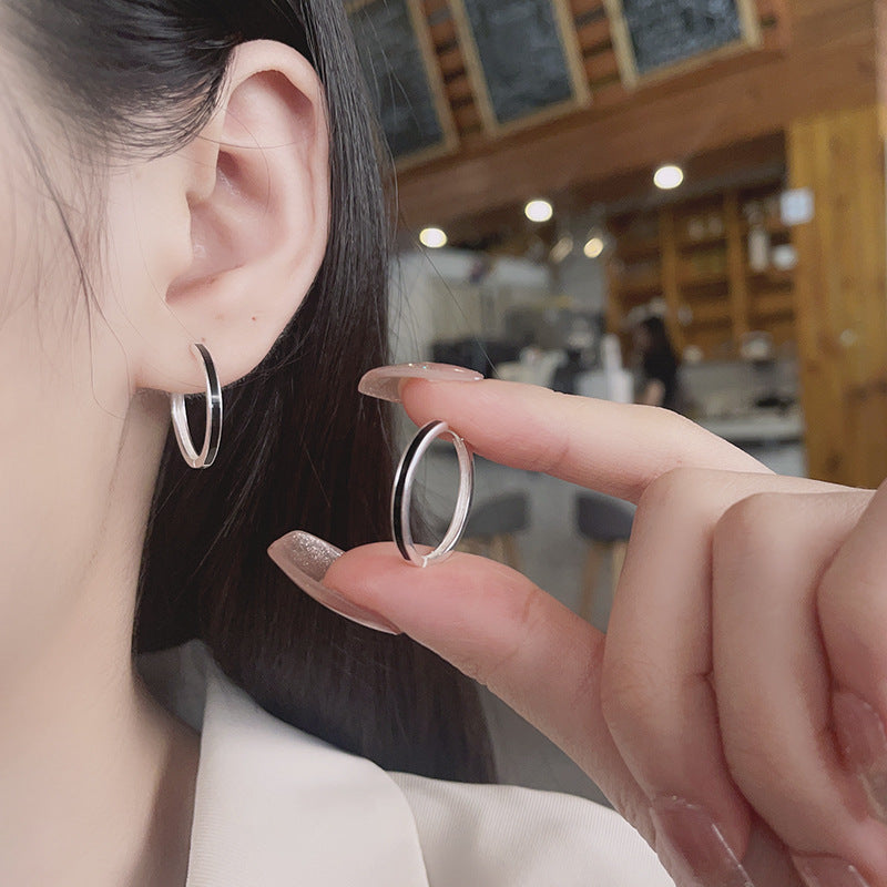 Rockyu シルバー925 ブラックエナメル フープピアス シンプル大人デザイン 男女兼用