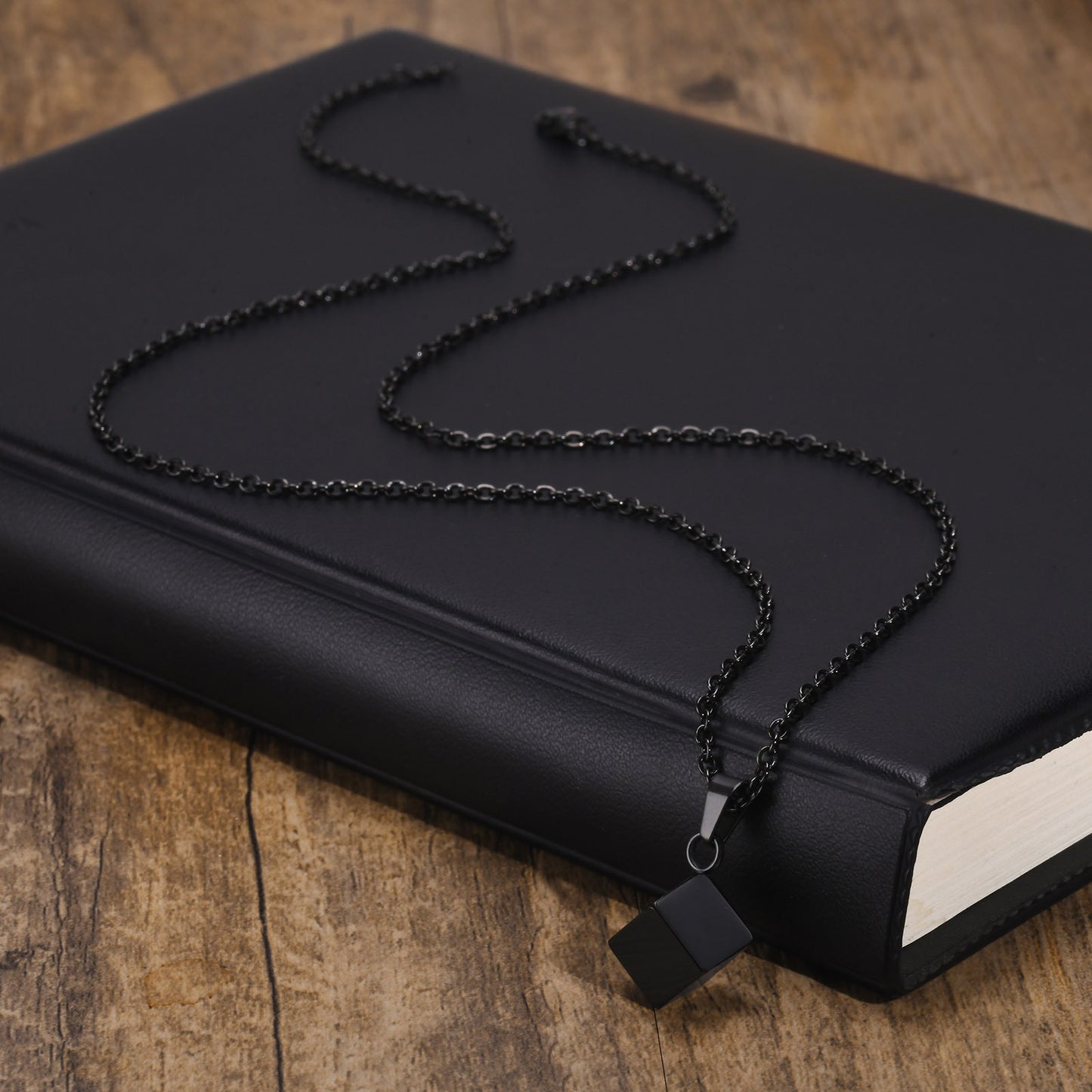 Rockyu メモリアルネックレス ステンレス メンズ レディース ブラック 正方体ペンダント 金属アレルギー対応