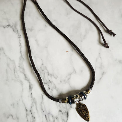 Rockyu ネックレス メンズ レザー 古剣チャーム 民族風 魔除け お守りアクセサリー