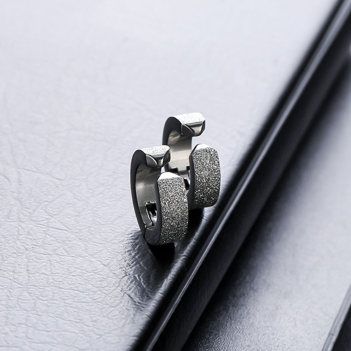 Rockyu ピアス メンズ レディース チタン フープ リング フェイク イヤリング 金属アレルギー対応