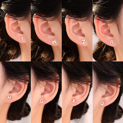 Rockyu ピアス レディース メンズ アルファベット イニシャルピアス ゴールドカラー シンプル 両耳用 ネジ式 留め具付き