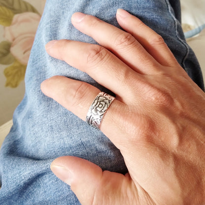 Rockyu 蓮モチーフリング メンズ レディース フリーサイズ 仏教経文刻印 シルバーメッキ