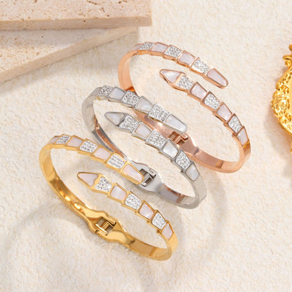 Rockyu 蛇モチーフ チタン製バングル レディース – ジルコニア×シェルの華やかブレスレット（3色展開）