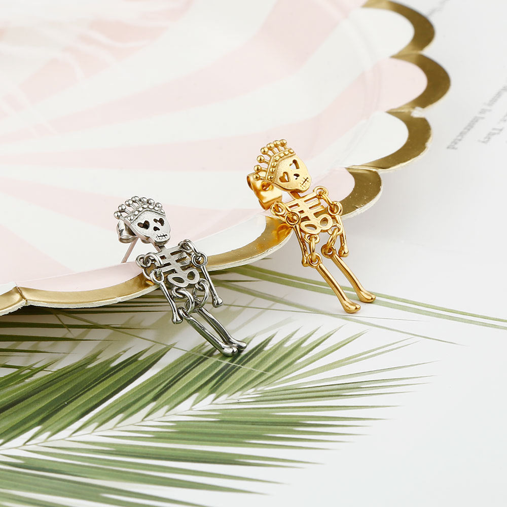 Rockyu ピアス メンズ 王冠スカル 人形風 揺れるチタンピアス 金属アレルギー対応 両耳セット