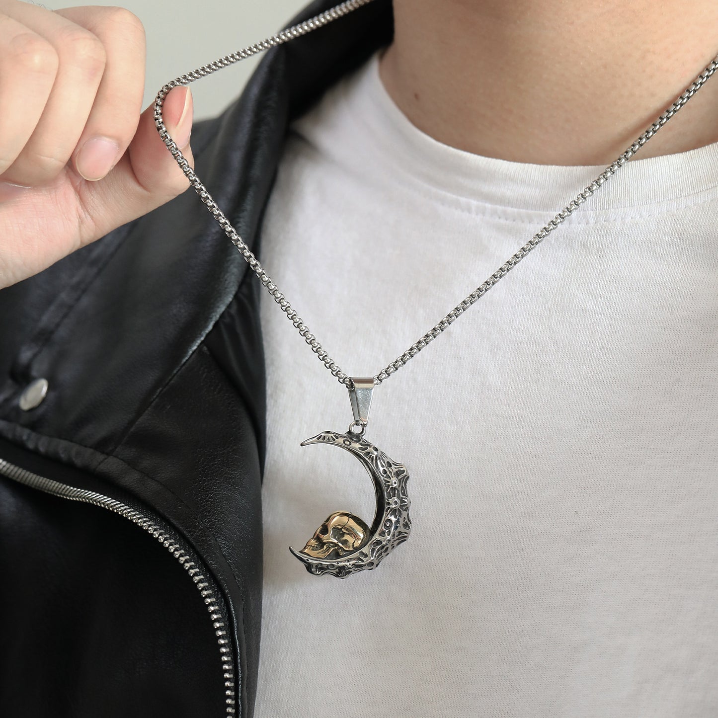 Rockyu メンズネックレス 月とスカルのダークペンダント ステンレス製 60cmチェーン付き
