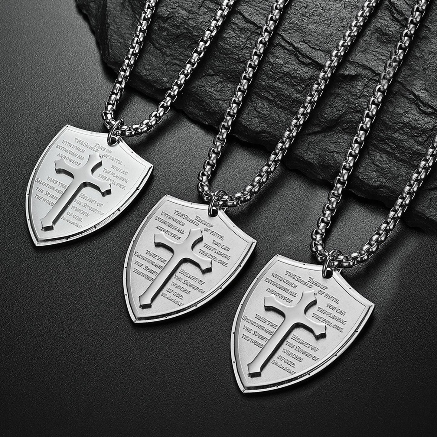 Rockyu シールドクロス ネックレス メンズ ステンレス 経文刻印 十字架ペンダント