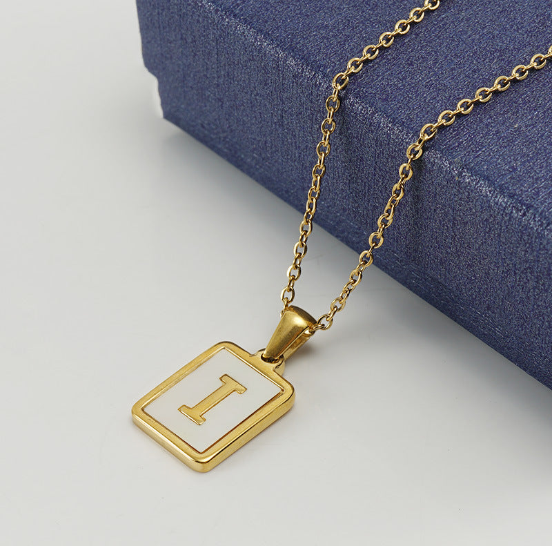 Rockyu ネックレス レディース ゴールド ホワイト イニシャルスクエアペンダント あずきチェーン ステンレス製 ギフトや記念日に