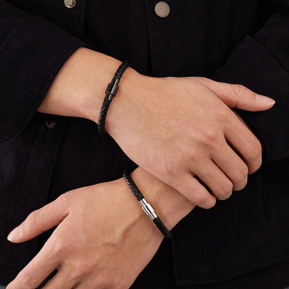 Rockyu ブレスレット メンズ レザー編み込み ステンレス留め具 シンプル おしゃれ ブラックバングル