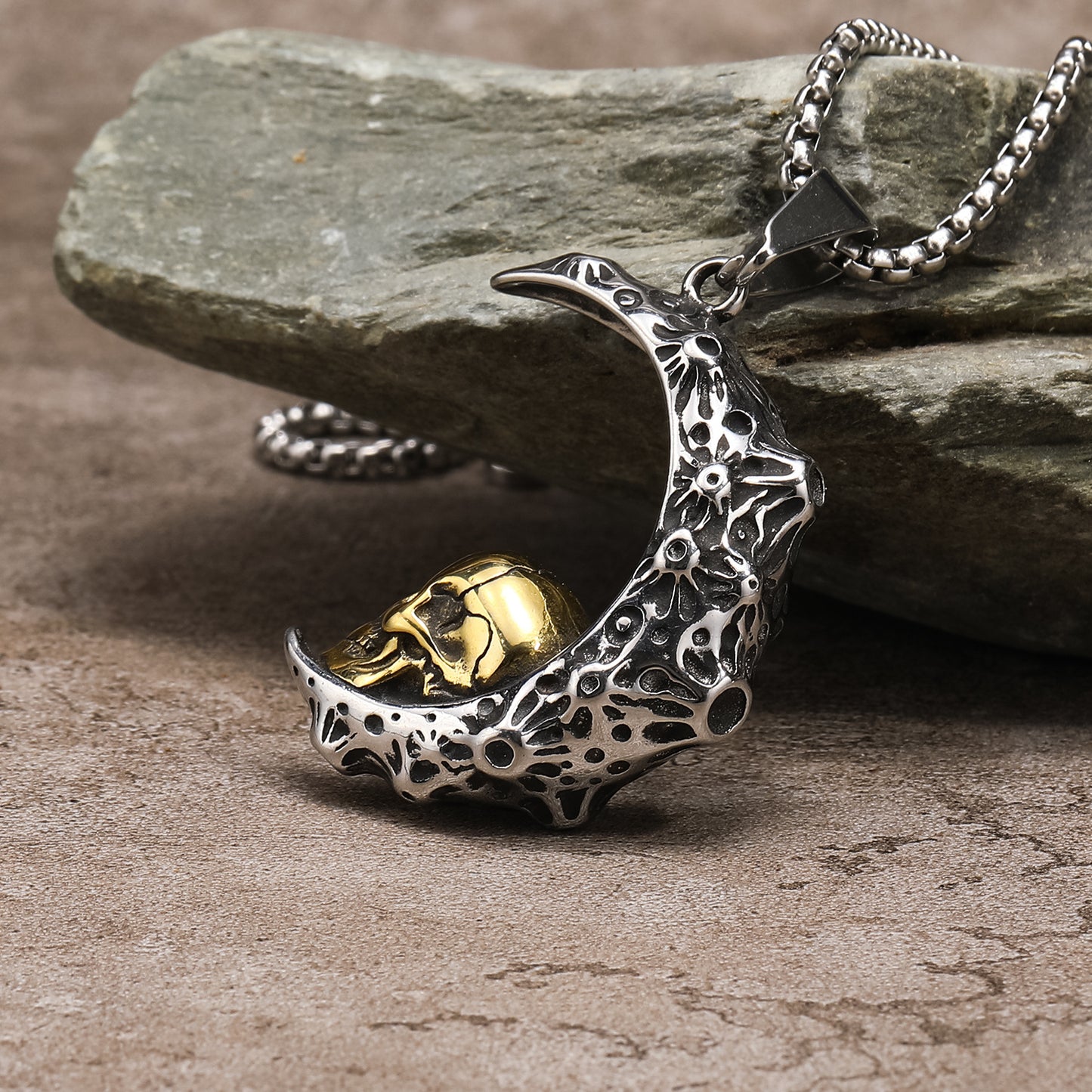 Rockyu メンズネックレス 月とスカルのダークペンダント ステンレス製 60cmチェーン付き