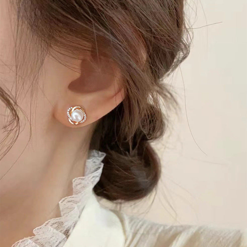 Rockyu パールイヤリング レディース 小粒デザイン 気品漂うツイスト装飾 合金製 軽量アクセサリー